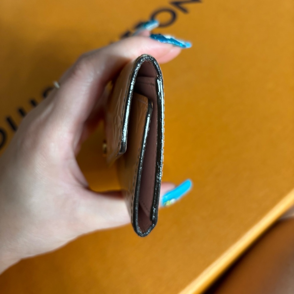 Louis Vuitton pink patent Monogram key holder - Picture 6 of 9